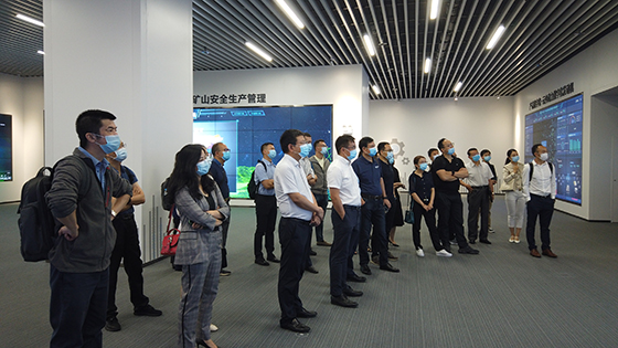 菠菜担保网 - 最权威的全网担保平台信息组织参观“数字云南”展示中心